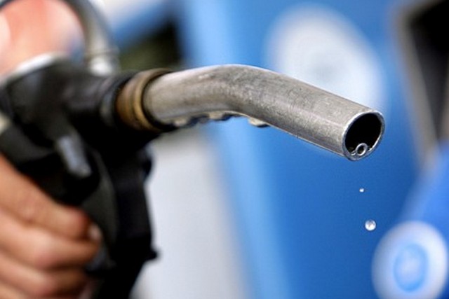 АЗС Украины ограничили продажу бензина: сколько можно приобрести «в одни руки»