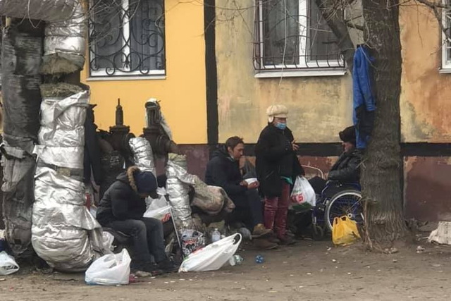 бомжи голые Пьянство, драки и интимные сцены: бездомные устроили зону отдыха под окнами  многоэтажки | Городской сайт Днепра