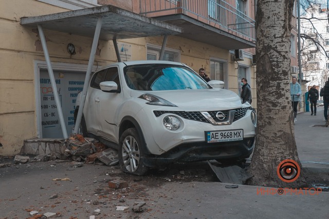     Nissan     :   
