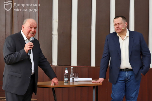         ,     Գ