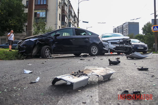        Toyota,      : 䳿  곻