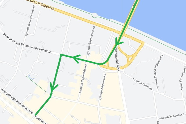В центре Днепра изменили схему движения транспорта в районе съезда с моста